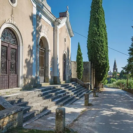 3 Bedroom Awesome In * Oprtalj