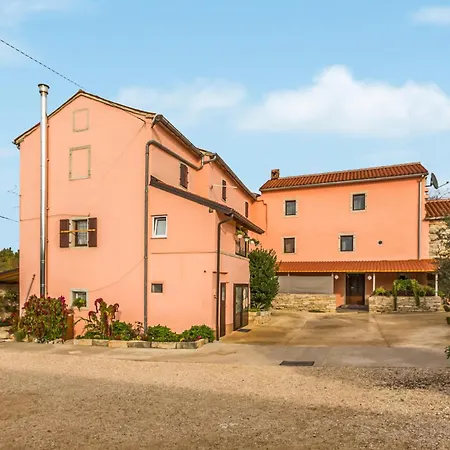3 Bedroom Awesome In * Oprtalj