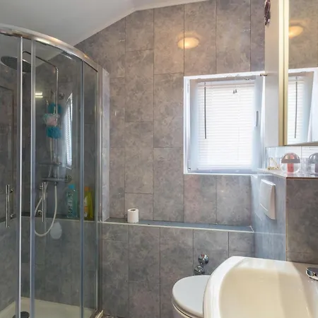 Apartman 3 Bedroom Awesome In Oprtalj