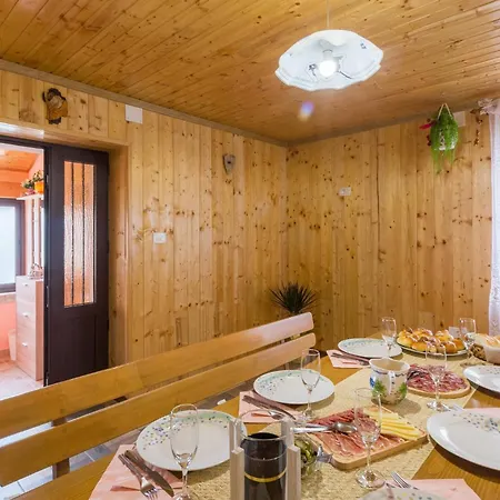 3 Bedroom Awesome In * Oprtalj